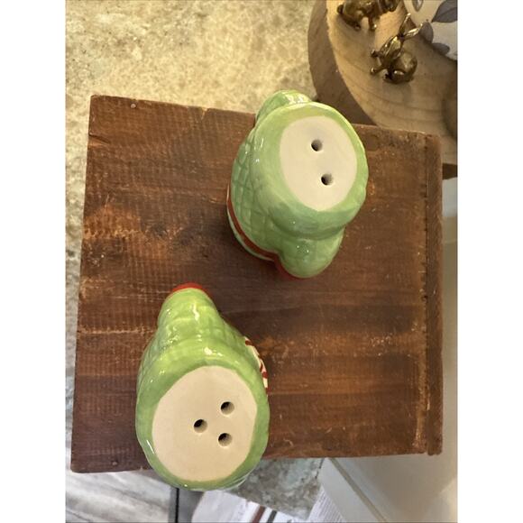 Christmas Holiday Salt and Pepper Shaker Set - Snowman‎ and Santa Ugly Christmas - Picture 3 of 7